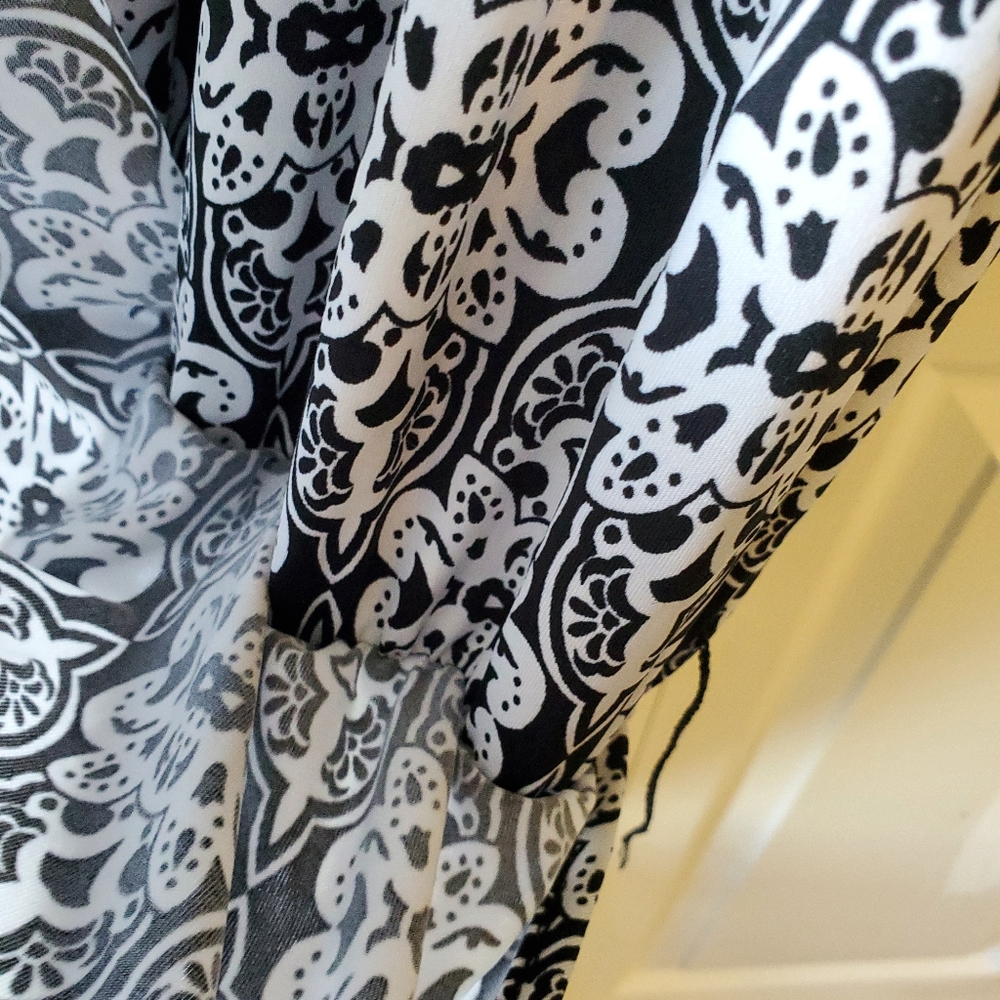 Women's Avenue Black/White floral pattern Faux Wrap dress.
